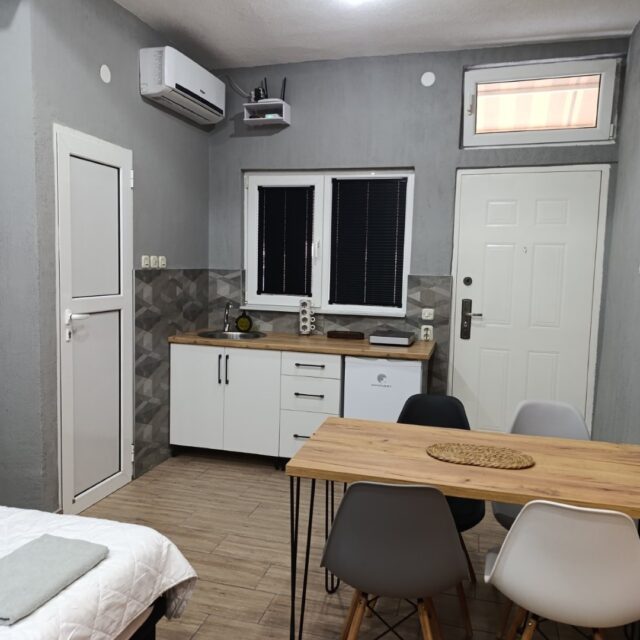 https://sekulovskirentals.com/wp-content/uploads/2025/07/IMG-849bc98af50c80321b8b22cce7ef0e17-V-640x640.jpg