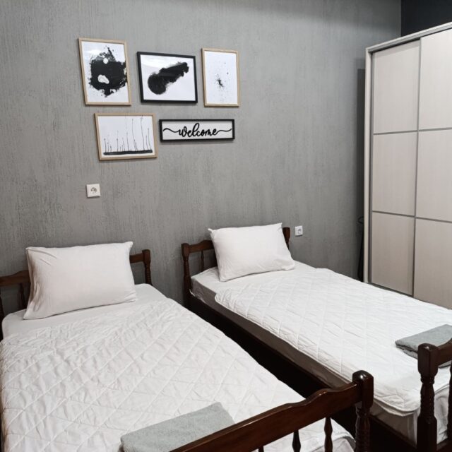 https://sekulovskirentals.com/wp-content/uploads/2025/07/IMG-b07726cdb08f627e0a152e7794f9943b-V-640x640.jpg