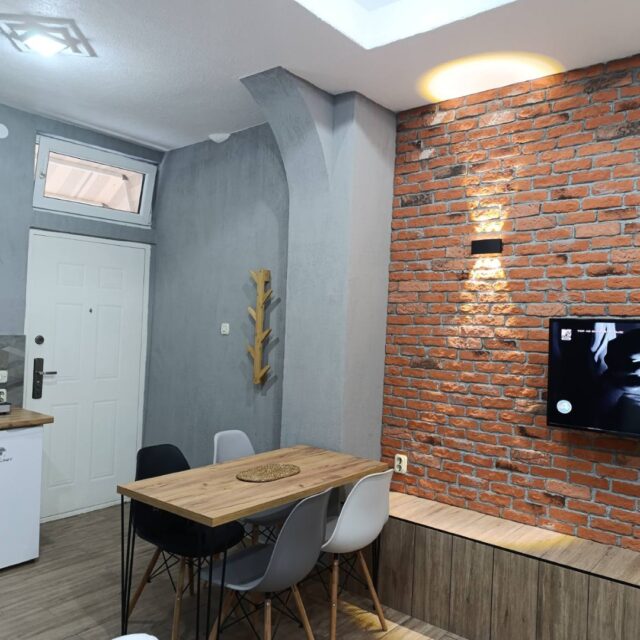https://sekulovskirentals.com/wp-content/uploads/2025/07/IMG-e2f14e67ba04ea84ac46b57c8cad07f6-V-640x640.jpg
